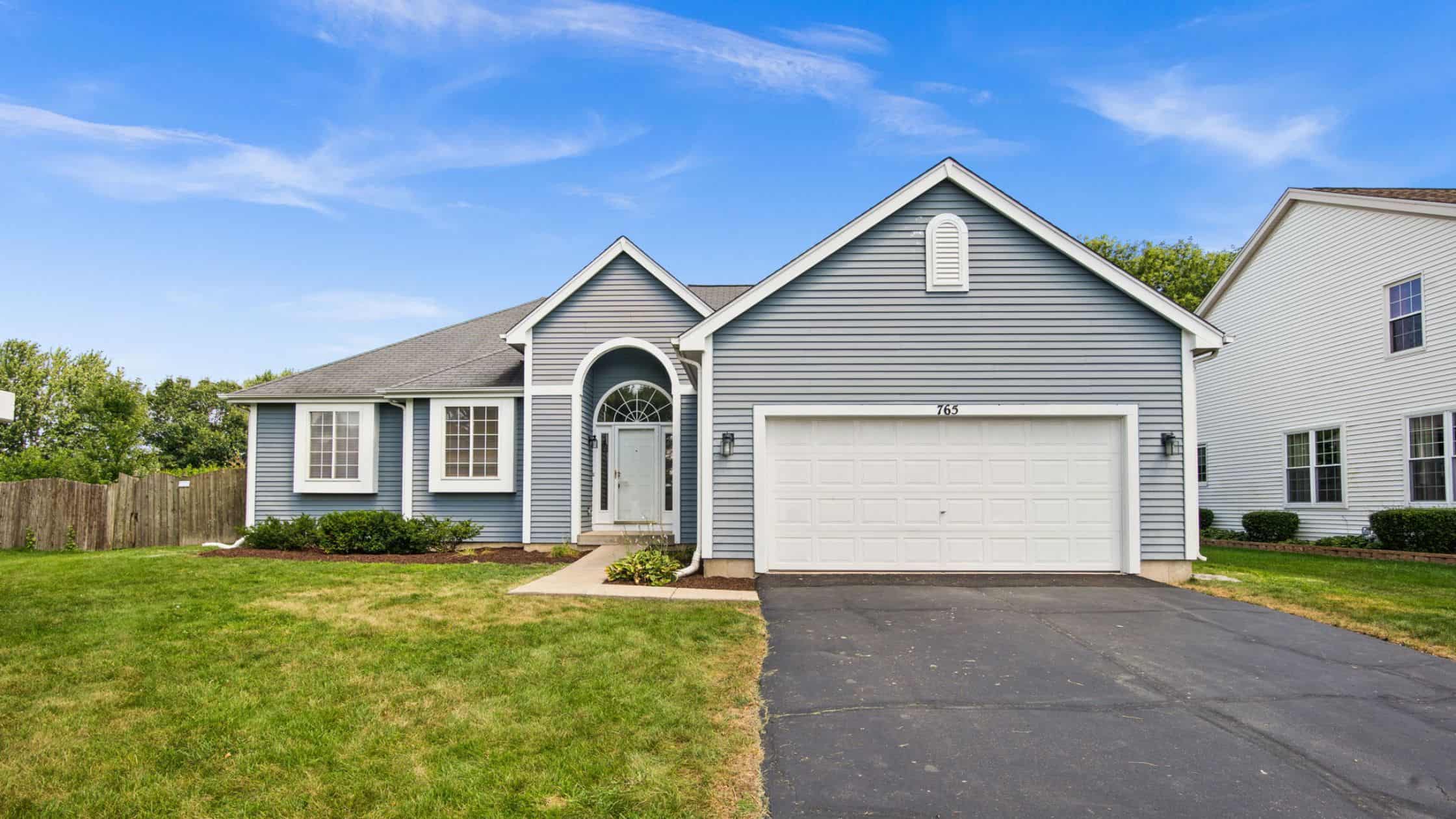 765 Columbine Dr, Elgin, IL 60124